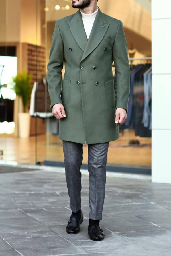 Stylish double-breasted men's coat. Wool and polyester blend. - 1