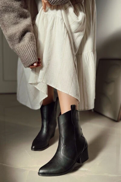 Stylish embroidered women's cowboy boots - POLKA STORE