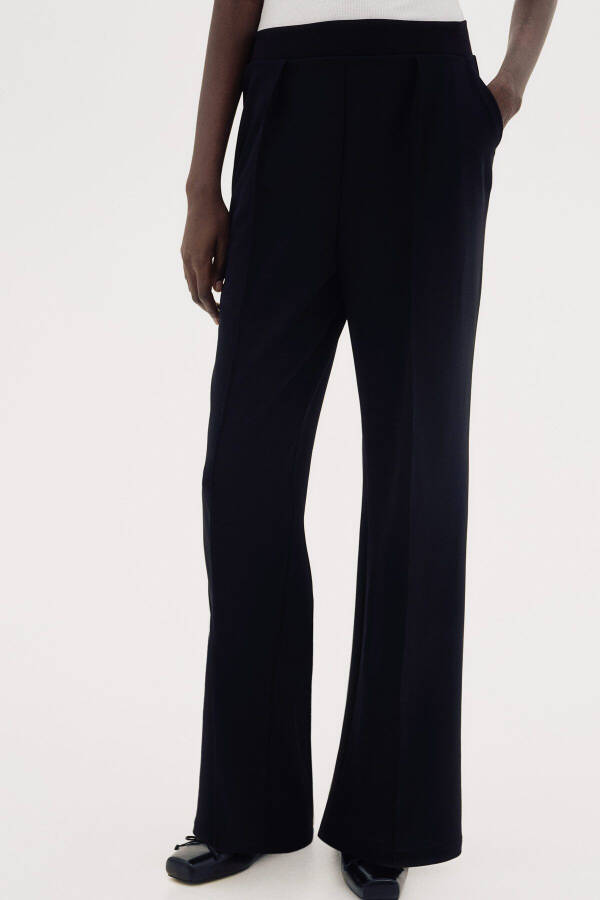 Stylish, high-waisted trousers. - 4