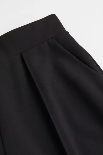 Stylish, high-waisted trousers. - 5