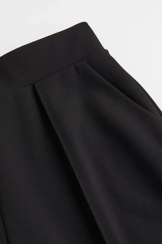 Stylish, high-waisted trousers. - 5