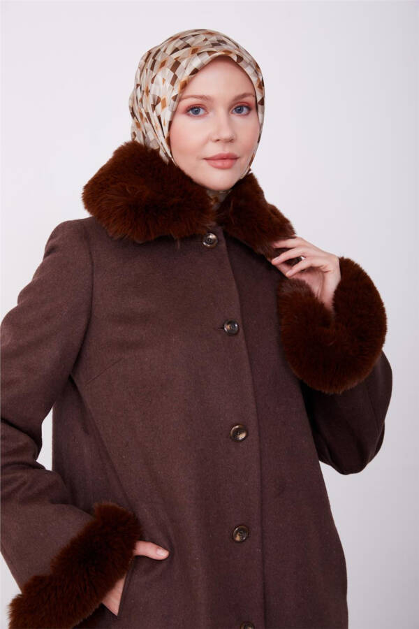 Шуба Armine с пуговицами на планке 23K7806 коричневая - 5