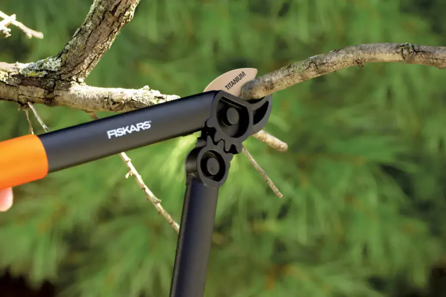 Сучкорез Fiskars PowerGear Titanium (15 дюймов), с храповым механизмом, черно-оранжевый, 1 штука. - 5