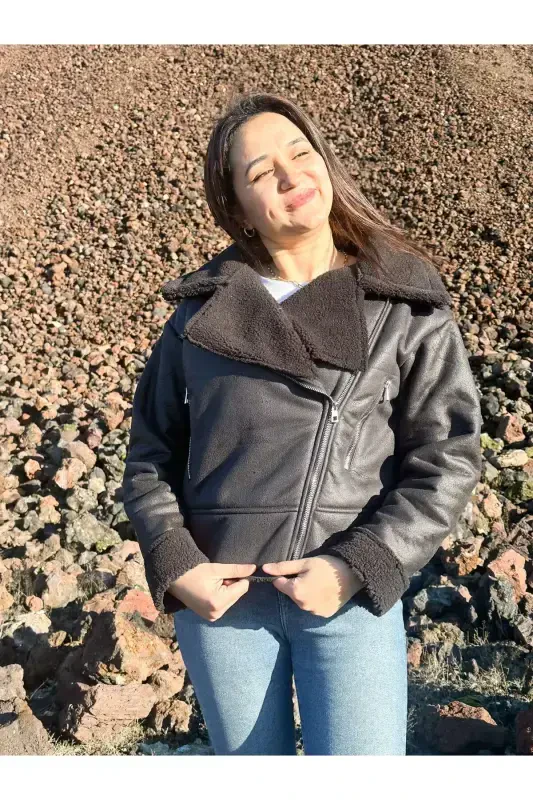 Sunʼiy moʼynali sunʼiy zamshdan tikilgan qisqa biker kurtka - TO'Q QORA - 1