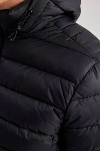 Suv o‘tkazmaydigan yengil pufax kurtka Slim Fit tor kesim Kapushonli fermuarli cho‘ntakli Mavsumiy qora - 5