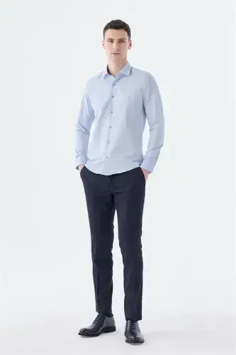 Светло-голубая классическая рубашка slim fit с длинными рукавами и классическим воротником. - 2