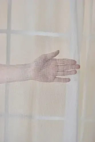 Светло-серый высококачественный тюль Turner без глажки, без складок, с присборенной лентой, светло-серый - 5