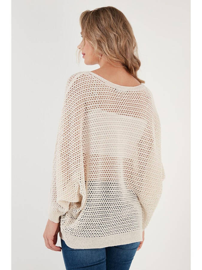 Свитер с ажурным рукавом летучей мыши и лодочкой 6071571 - 10