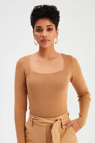 Свитер с квадратным вырезом - норковый - 3