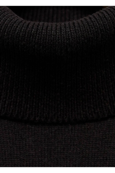 Свитер с воротником-гольф - 3