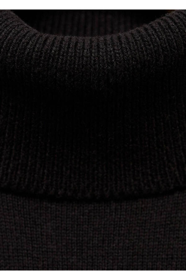 Свитер с воротником-гольф - 3