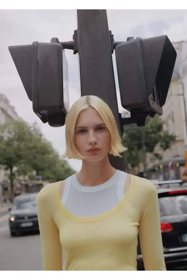 Свитер шерстяной с вырезом - 7