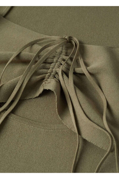 Sweater with Ruffles - 8