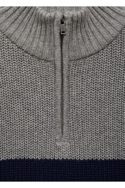 Sweater with zippered collar - 6