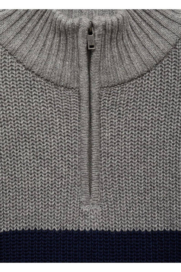 Sweater with zippered collar - 6