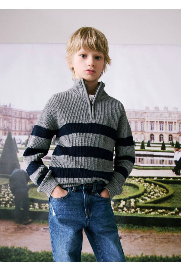 Sweater with zippered collar - 7