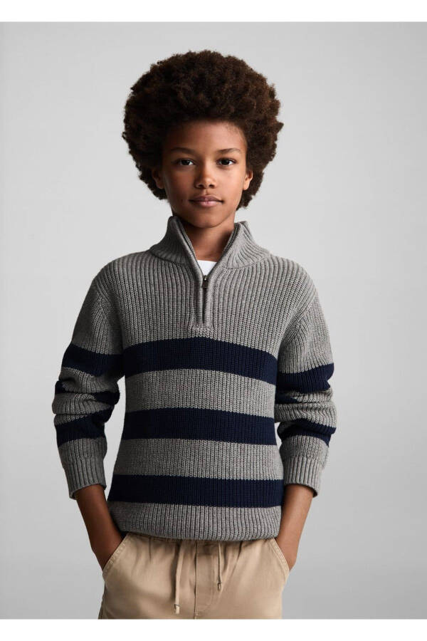 Sweater with zippered collar - 1