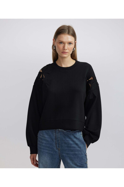 Sweatshirt with flower appliqué - 8