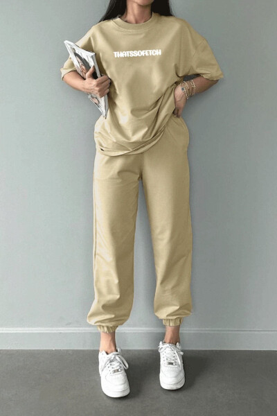 T-shirt Jogger Shimlari - Bej Bosilgan Yuqori va Pastki Sport Kostyumi Oversize Velosiped Yaka - DUBU BUTİK (1)