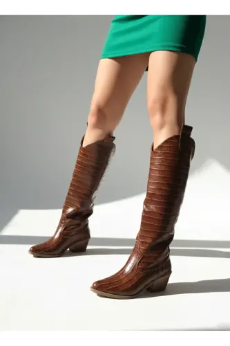 Taba Rugan Kroko Parlak Uzun Fermuarsız 5 Cm Topuklu Çizme-Metalik - SHOEBOURNE (1)