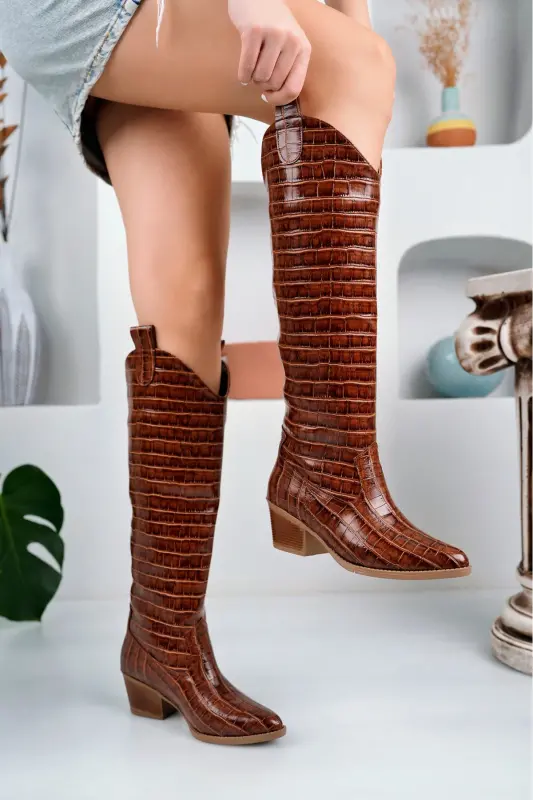 Taba Rugan Kroko Parlak Uzun Fermuarsız 5 Cm Topuklu Çizme-Metalik - 3