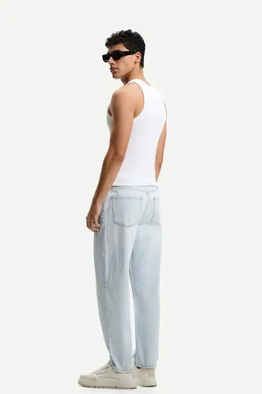 Tapered fit jeans - 3