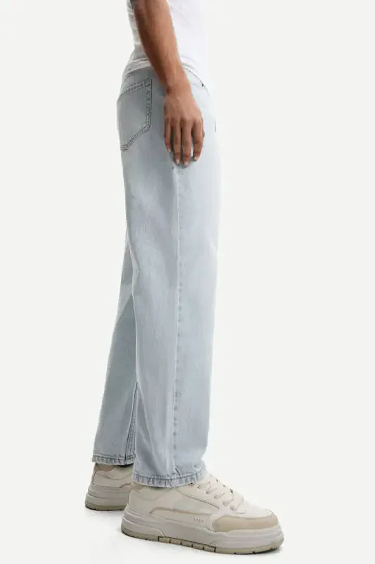 Tapered fit jeans - 4