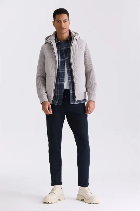 Taş Comfort Fit Kapüşonlu Kolları Triko Kışlık Mont - 1