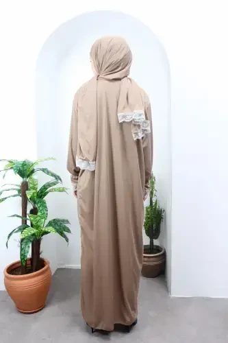 Tek Parça Başörtülü Dantelli Kadın Mevsimlik Namaz Elbisesi, Namaz Kıyafeti, Dökümlü Ferace-Kahverengi - 3