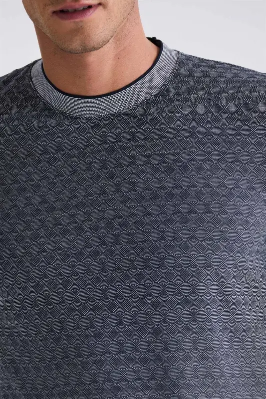 Тёмно-синяя облегающая футболка с круглым вырезом - 3
