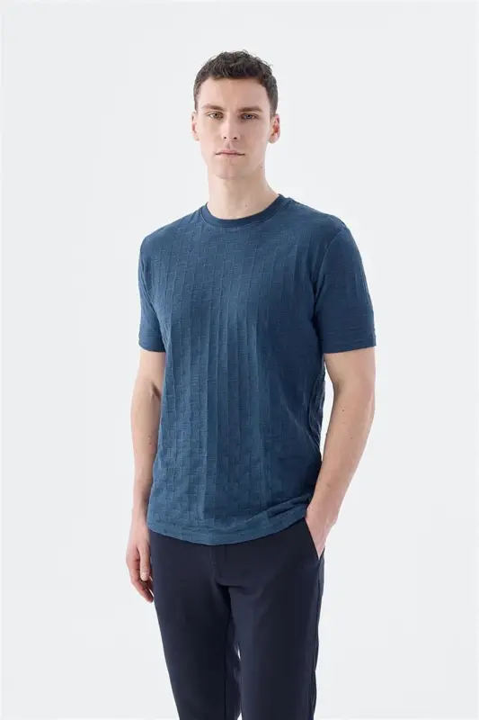 Тёмно-синяя трикотажная футболка slim fit с воротником-стойкой - 1