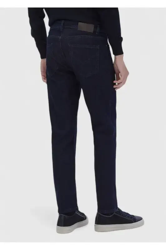 Темно-синие прямые зауженные джинсы из хлопчатобумажной смеси - 4