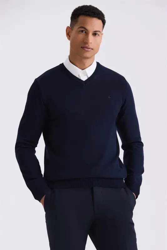 Тёмно-синий трикотажный свитер с V-образным вырезом Slim Fit - 1