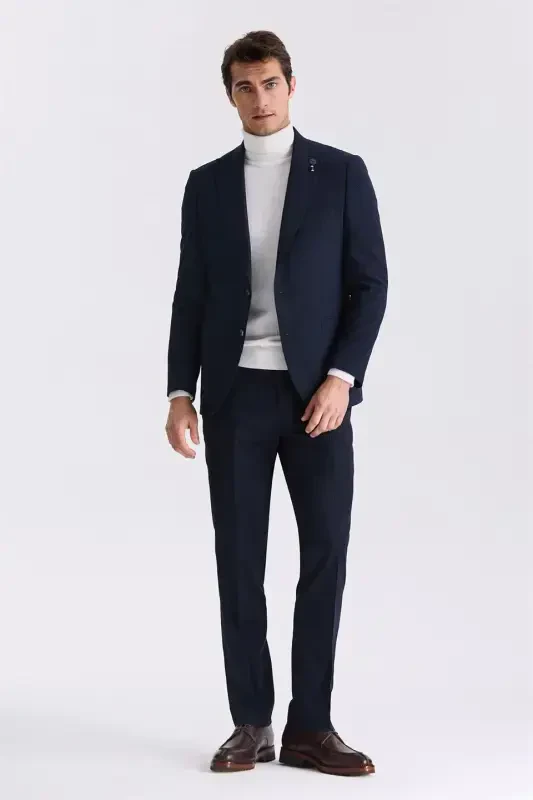 Темно-синий узкий пиджак с острым лацканом и узором - 2