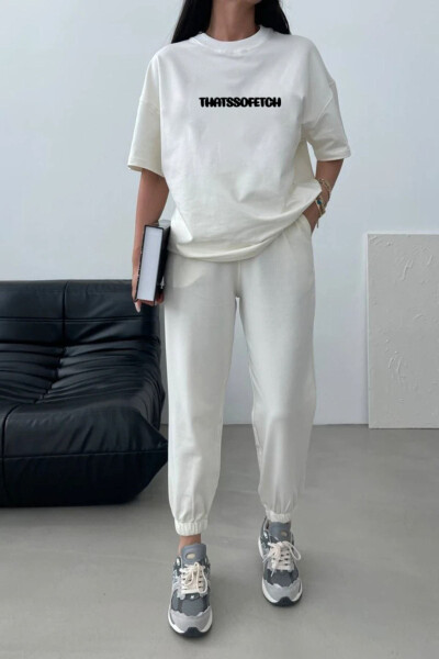 Thatssofetch T-shirt va Jogger shim - Oq rangli bosma, keng o'lchamli, yumaloq yoqali to'plam - DUBU BUTİK (1)
