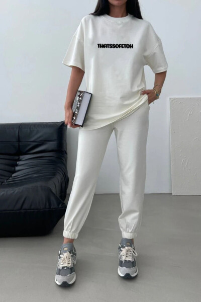 Thatssofetch T-shirt va Jogger shim - Oq rangli bosma, keng o'lchamli, yumaloq yoqali to'plam - 3