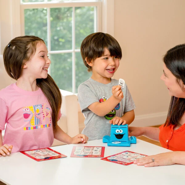 ThinkFun Sesame Street Zingo! Game - RAVENSBURGER (1)