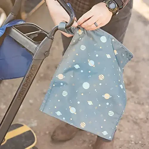 Tiny Twinkle Mess-Proof Suv o'tkazmaydigan ho'l quruq sumka | Suzish kostyumlari va chaqaloq kiyimlari uchun 2 dona qayta ishlatiladigan ho'l sumkalar | Sayohat va chaqaloq tagliklarini almashtirish uchun suv o'tkazmaydigan ho'l sumka (Kosmos, muz ko'k) - 1