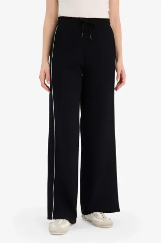 Toʻgʻri kesimli choʻntakli tekis uzun ingichka sport shim-qora - DEFACTO (1)