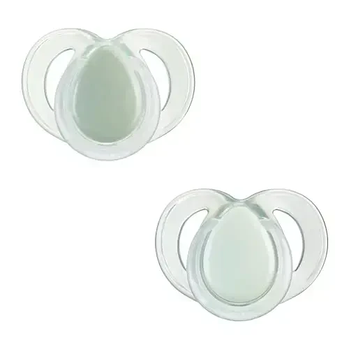 Tommee Tippee Night Time Pacifier, 6-18 Months, Symmetrical Silicone Baglet, BPA-Free Binkies, Glow in The Dark Technology, Pack of 2 with Reusable Sterilizer Pod 