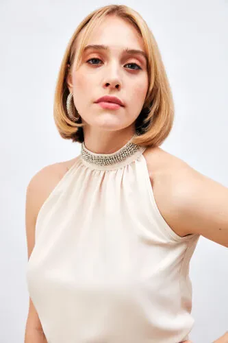 Топ без рукавов с вырезом-халтер, украшенный бусинами и камнями - SATEEN (1)