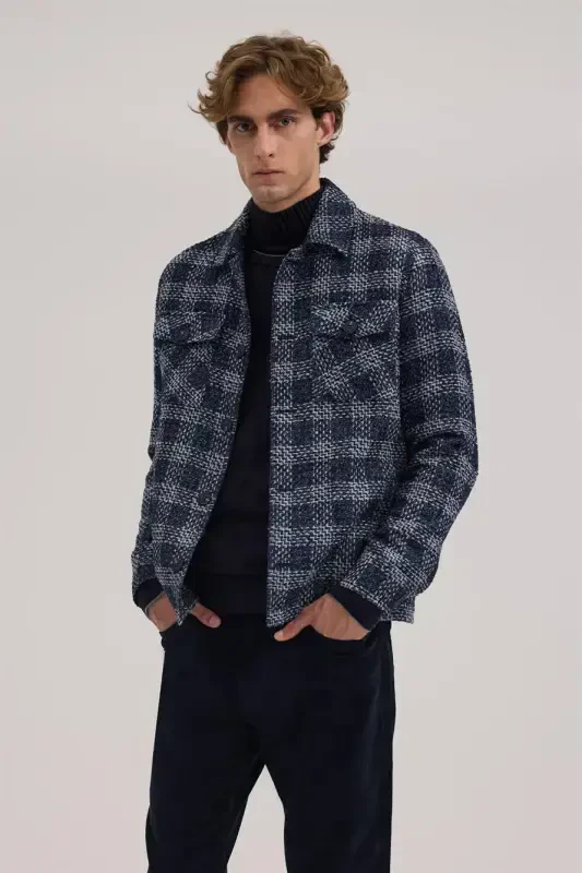 To'q ko'k Comfort Fit katakli ko'ylak yoqali kurtka - JAKAMEN