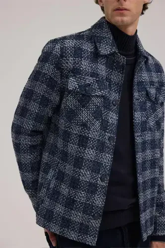 To'q ko'k Comfort Fit katakli ko'ylak yoqali kurtka - 3