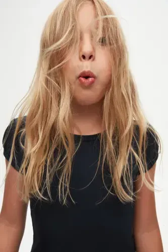 Toʻq koʻk qiz bolalar uchun qisqa yengli asosiy futbolka - TOʻQ KOʻK - 3