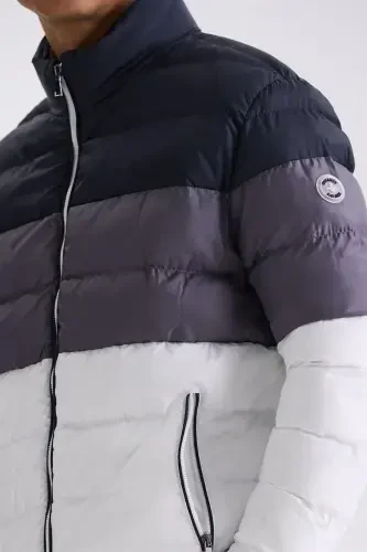 Toʻq koʻk rangli Slim Fit Baland boʻyinli qishki koʻrpa kurtka - 3