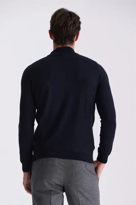 To'q ko'k rangli Slim Fit yarim Balig'i naqshlari tikilgan triko kozok - 4