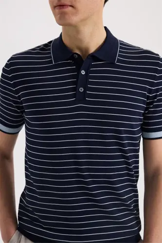 To'q ko'k rangli, tor bitimli (slim fit), yo'lli rayon matoli polo yoqali futbolka - 3
