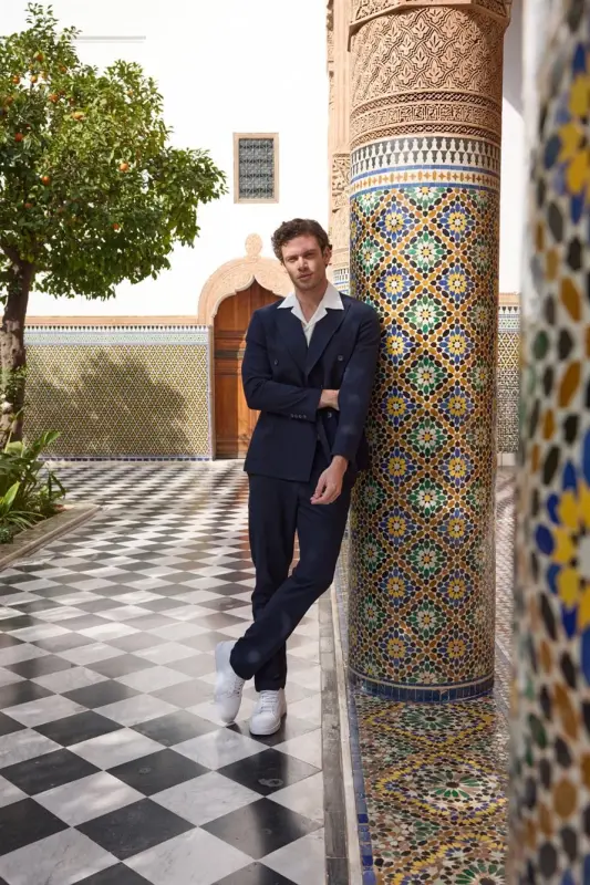 To'q ko'k rangli, torba cho'ntakli, slim fit sportbop kruvaze kostyum - 3