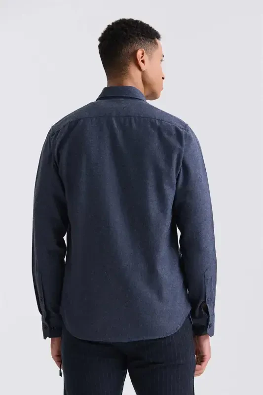 To'q ko'k Slim Fit tugmali yoqali ko'ylak - 4