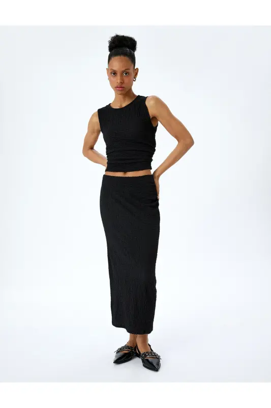 To'qimali Slim Fit Dumaloq Yoqali Qo'lsiz Bluzka - Qora - 1